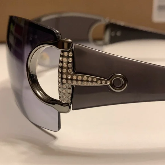 Gucci sunglasses with crystal horsebit detail display picture 2